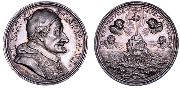 STATO PONTIFICIO. INNOCENZO XI (Benedetto Odescalchi), 1676-1689. Medaglia annuale in argento A. XI (1687). Liberazione di Buda in Ungheria.