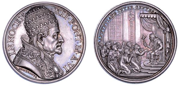 STATO PONTIFICIO. INNOCENZO XII (Antonio Pignatelli), 1691–1700. Medaglia annuale in argento A. VI (1697). Nuovo impulso al Collegio di Propaganda Fide.