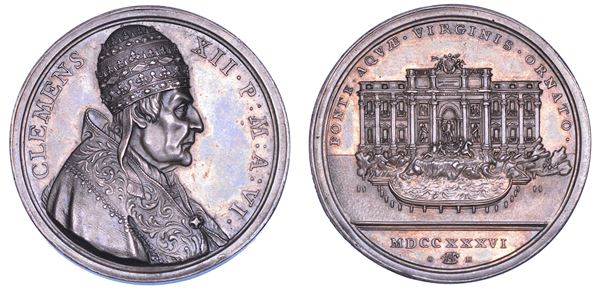 STATO PONTIFICIO. CLEMENTE XII (Lorenzo Corsini), 1730-1740. Medaglia annuale in argento 1736/A. VI. La Fontana di Trevi.