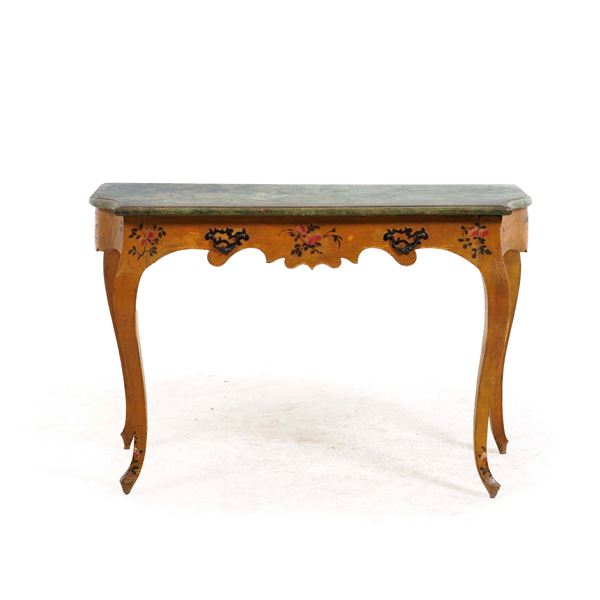 Tavolo in legno dipinto. XVIII-XIX secolo