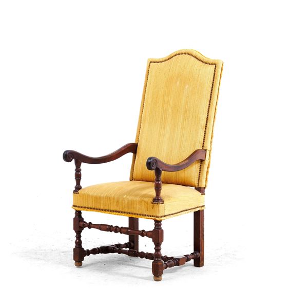 Poltrona imbottita con piedi a rocchetto