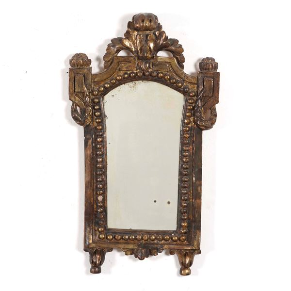 Specchiera in legno intagliato e dorato