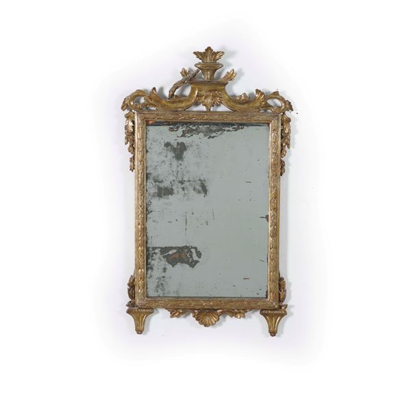 Specchiera in legno intagliato e dorato. XVIII secolo