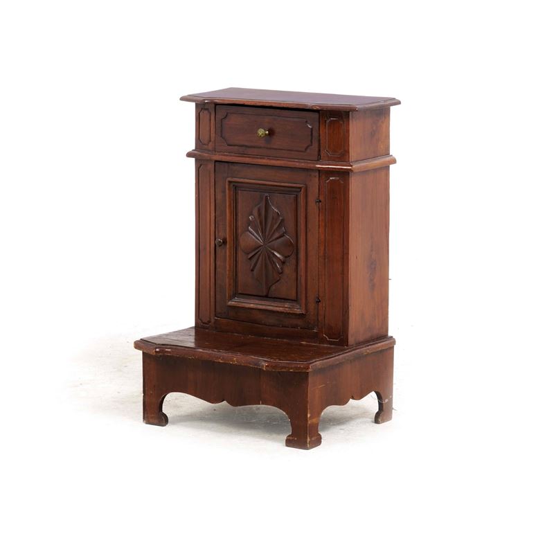 Inginocchiatoio in legno intagliato. XVII-XVIII secolo  - Asta Antiquariato - Cambi Casa d'Aste