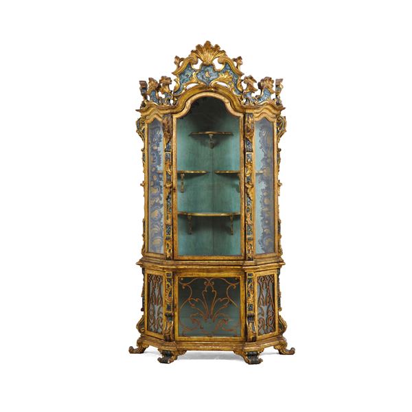 Vetrina in legno intagliato, laccato a finto marmo e dorato. XIX secolo