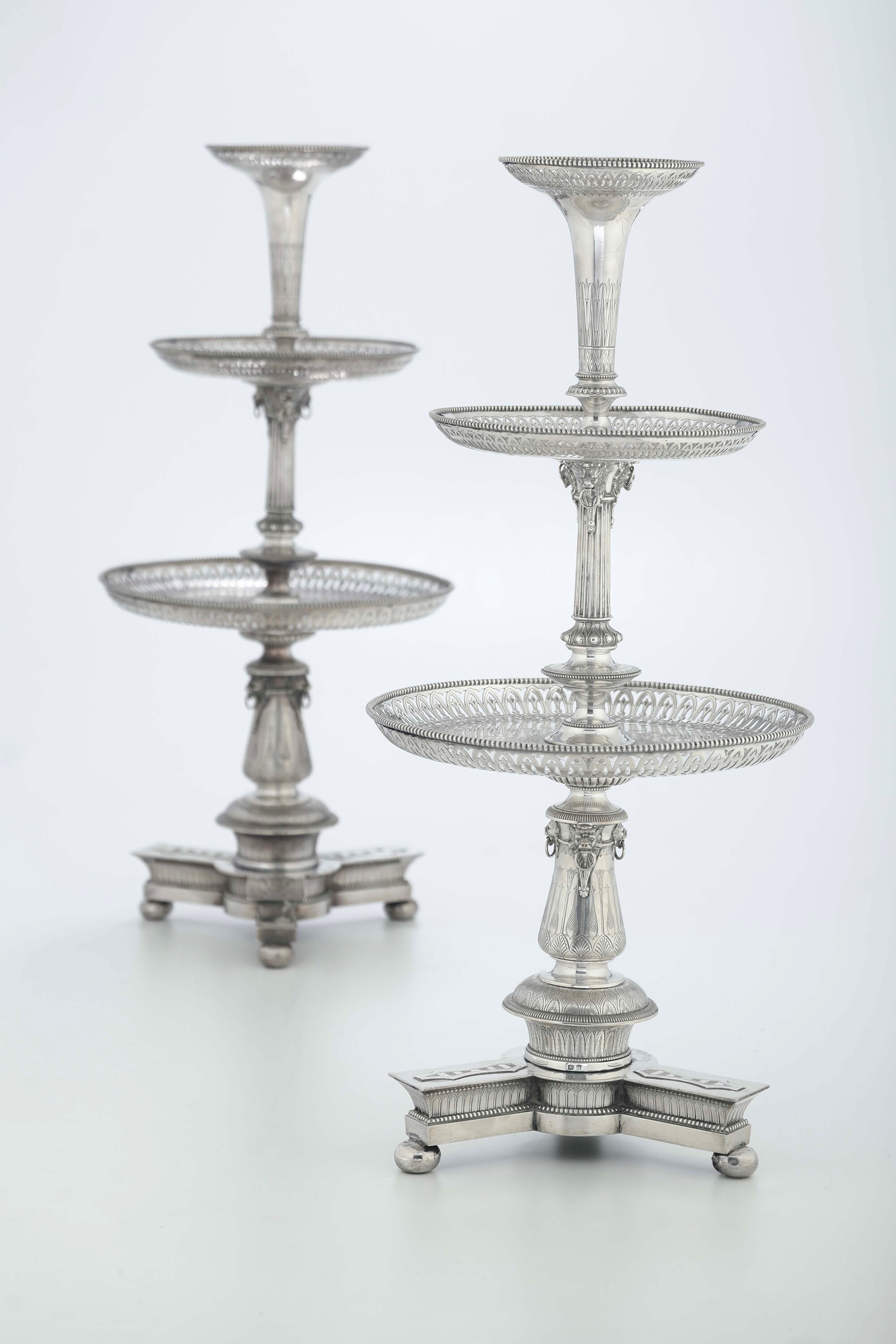 Coppia di Alzate Centrotavola. Birmingham 1865, Marchio Dell’argentiere G & W (non Identificato)