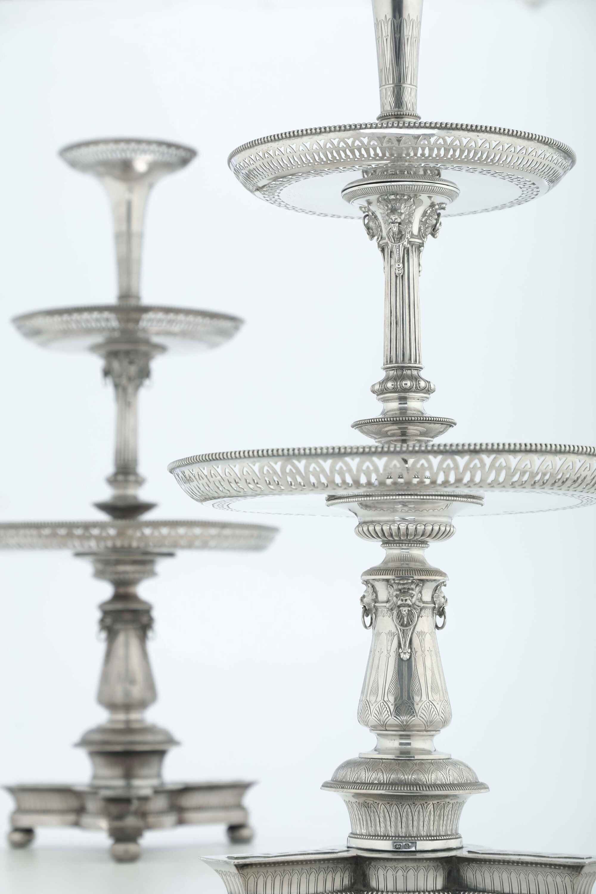 Coppia di Alzate Centrotavola. Birmingham 1865, Marchio Dell’argentiere G & W (non Identificato)