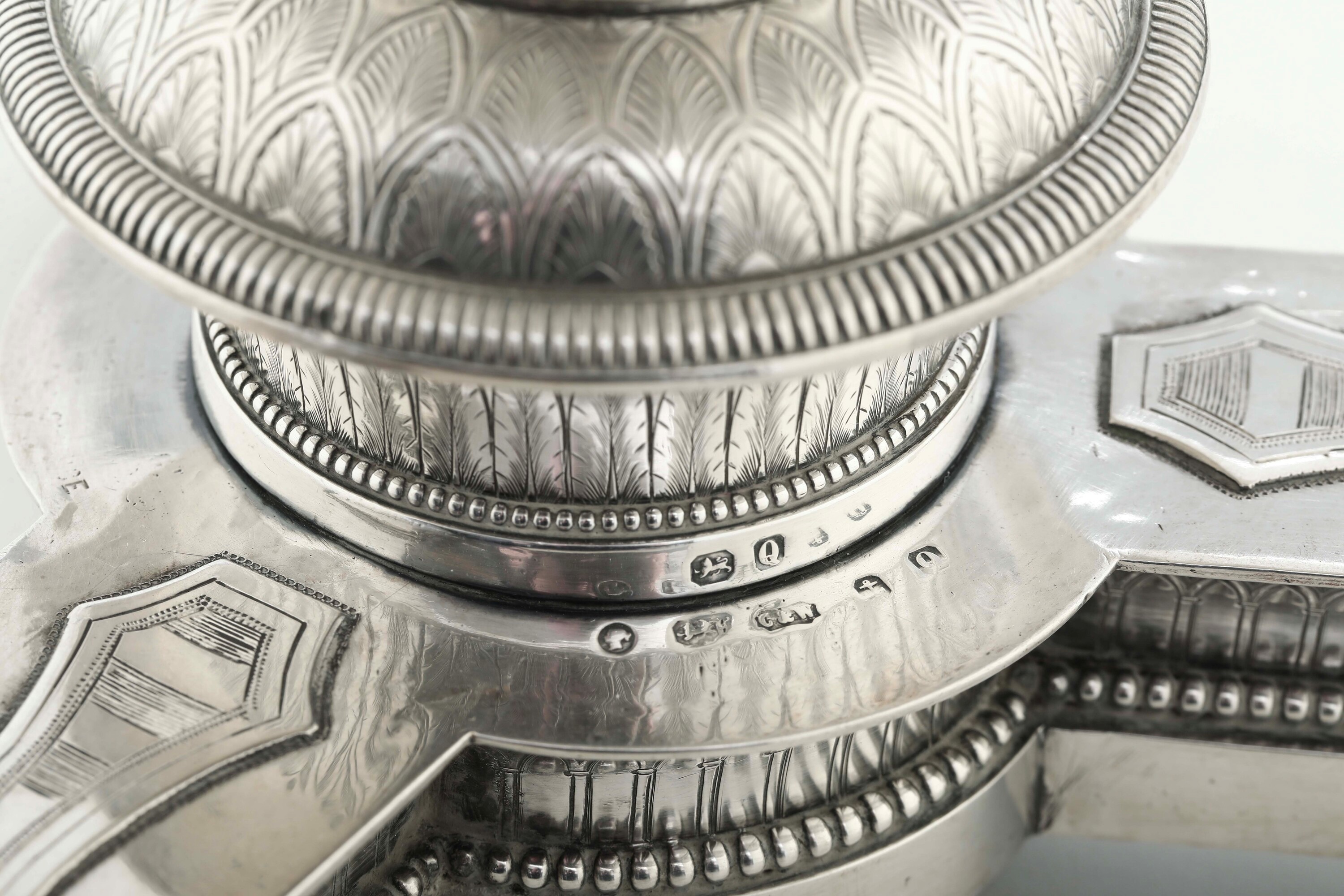Coppia di Alzate Centrotavola. Birmingham 1865, Marchio Dell’argentiere G & W (non Identificato)