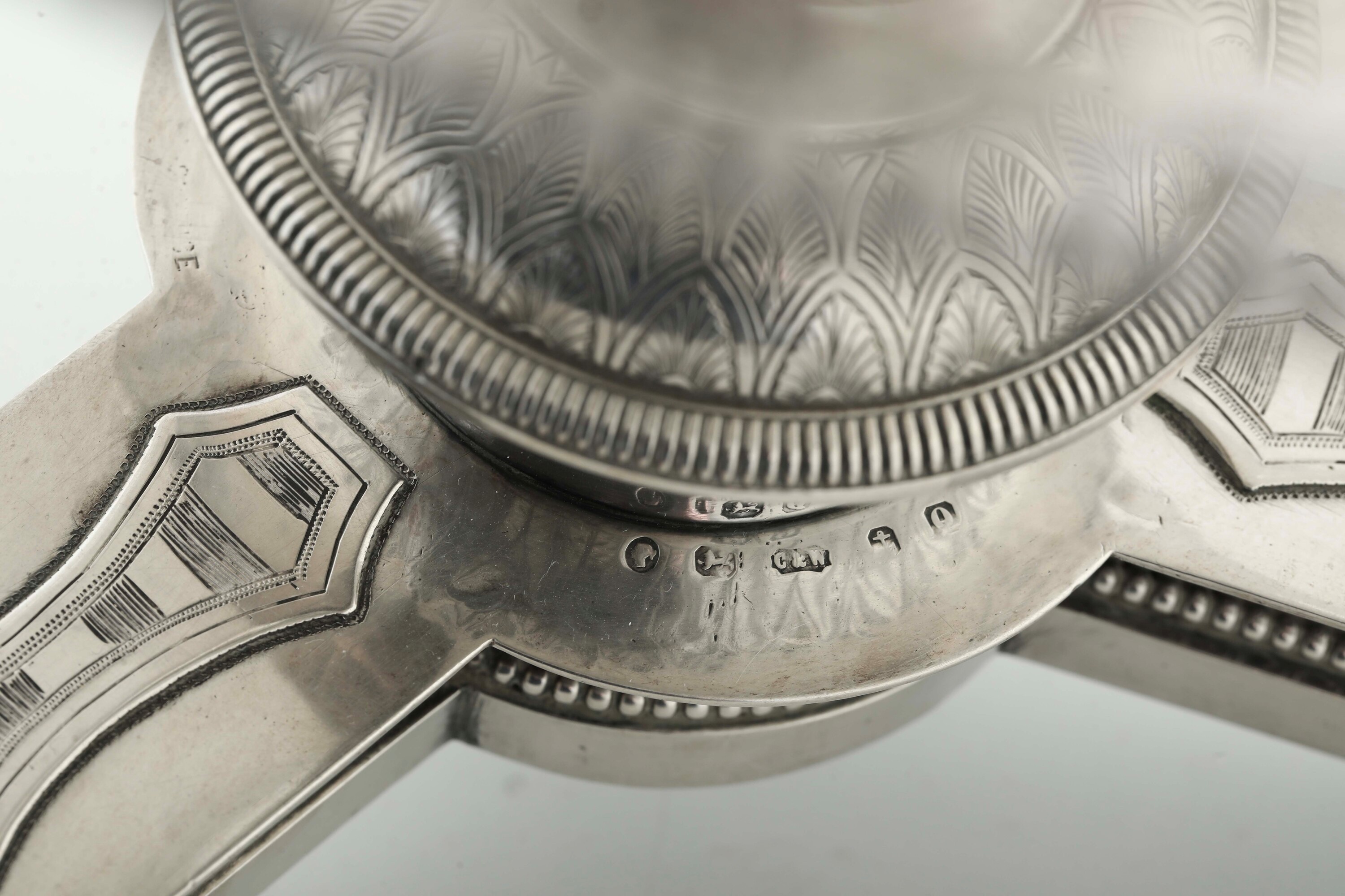 Coppia di Alzate Centrotavola. Birmingham 1865, Marchio Dell’argentiere G & W (non Identificato)