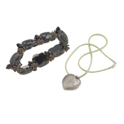 Bracciale con tartarughe e pendente a fragola, argento, firmati Mario Buccellati e Gianmaria Bucc...