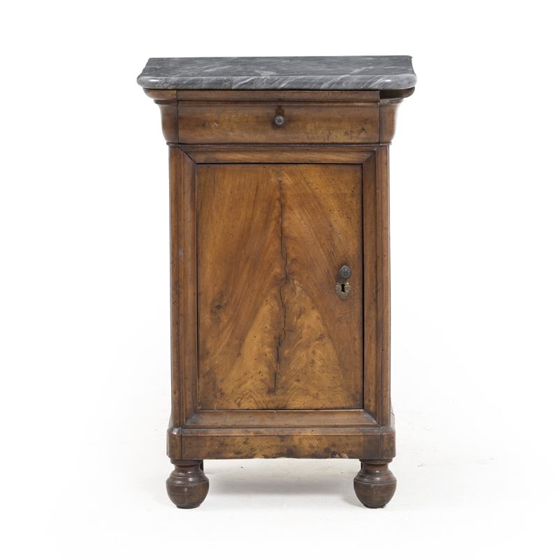 Comodino in noce. XX secolo  - Asta Antiquariato - Cambi Casa d'Aste