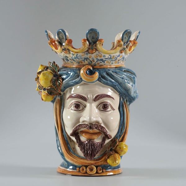 Grande testa in ceramica policroma