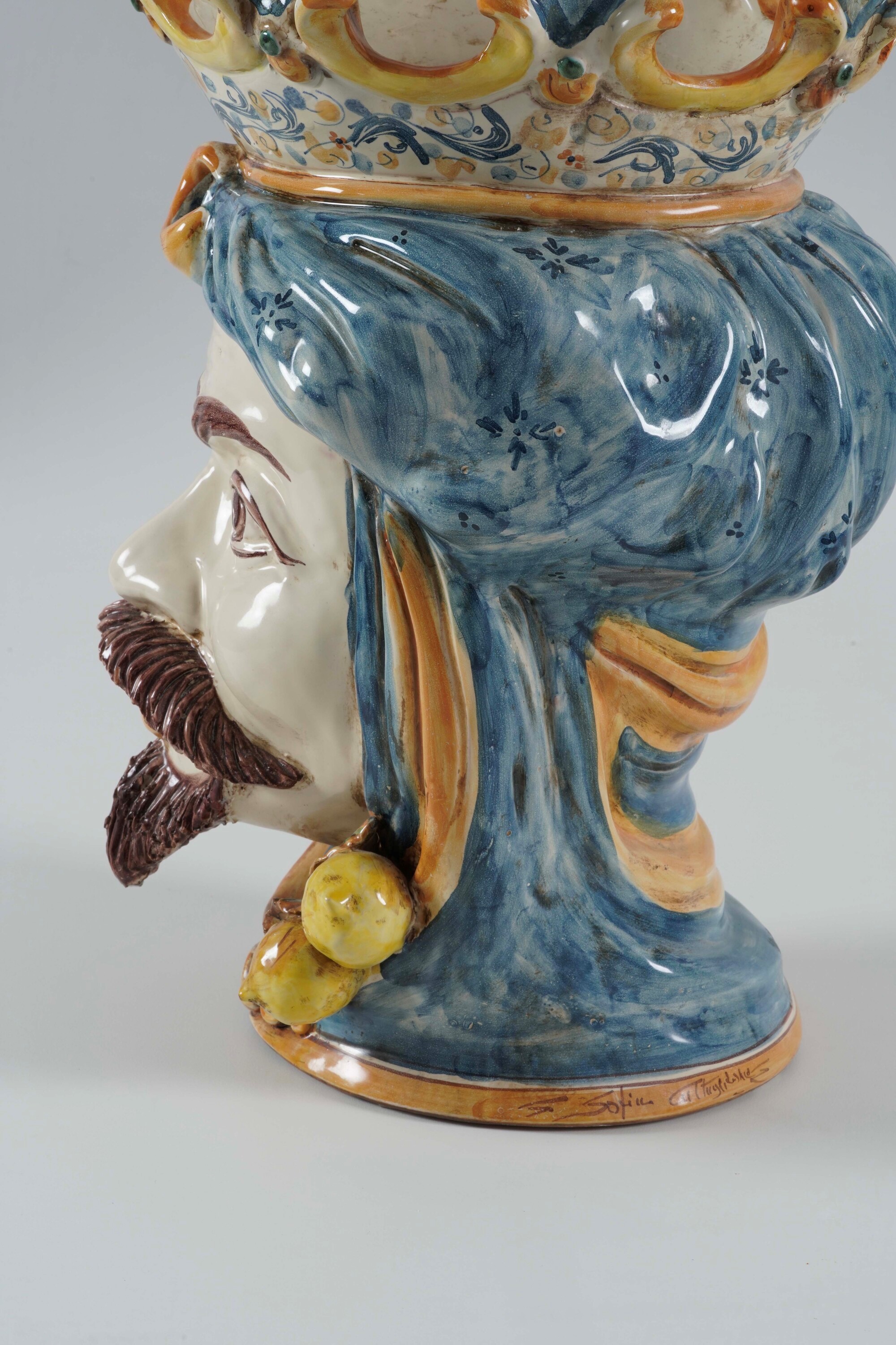 Grande Testa in Ceramica Policroma