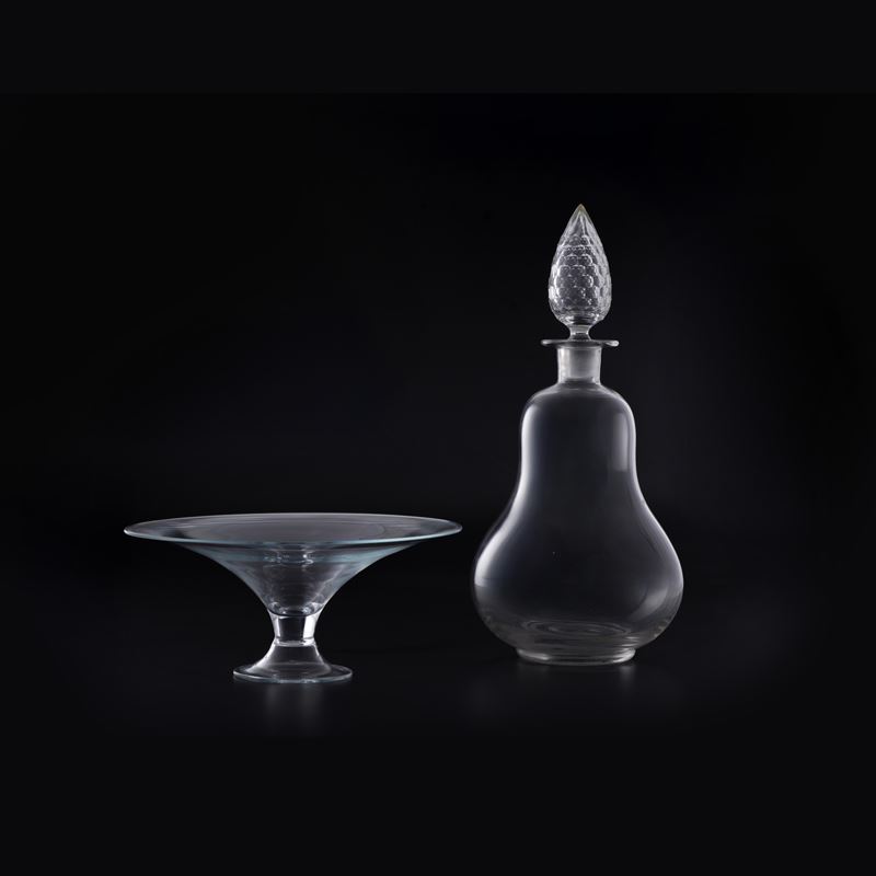 Una grande bottiglia e una coppa, XX secolo.  - Auction Majolica and Porcelain - Cambi Casa d'Aste