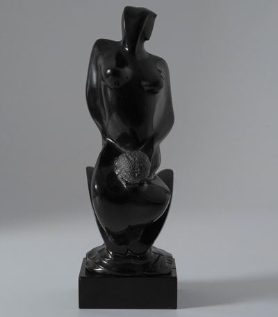 Nudo Femminile in Marmo Nero. XX Secolo