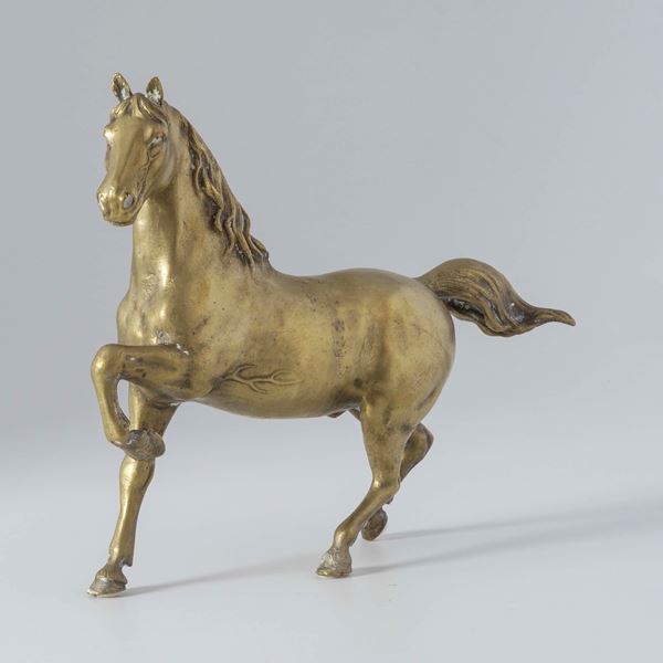 Cavallo in metallo dorato. XX secolo
