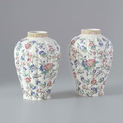Coppia di Vasi in Ceramica con Decora a Fiori
