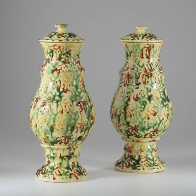Coppia di Vasi in Ceramica Gialla e Marrone con Coperchio