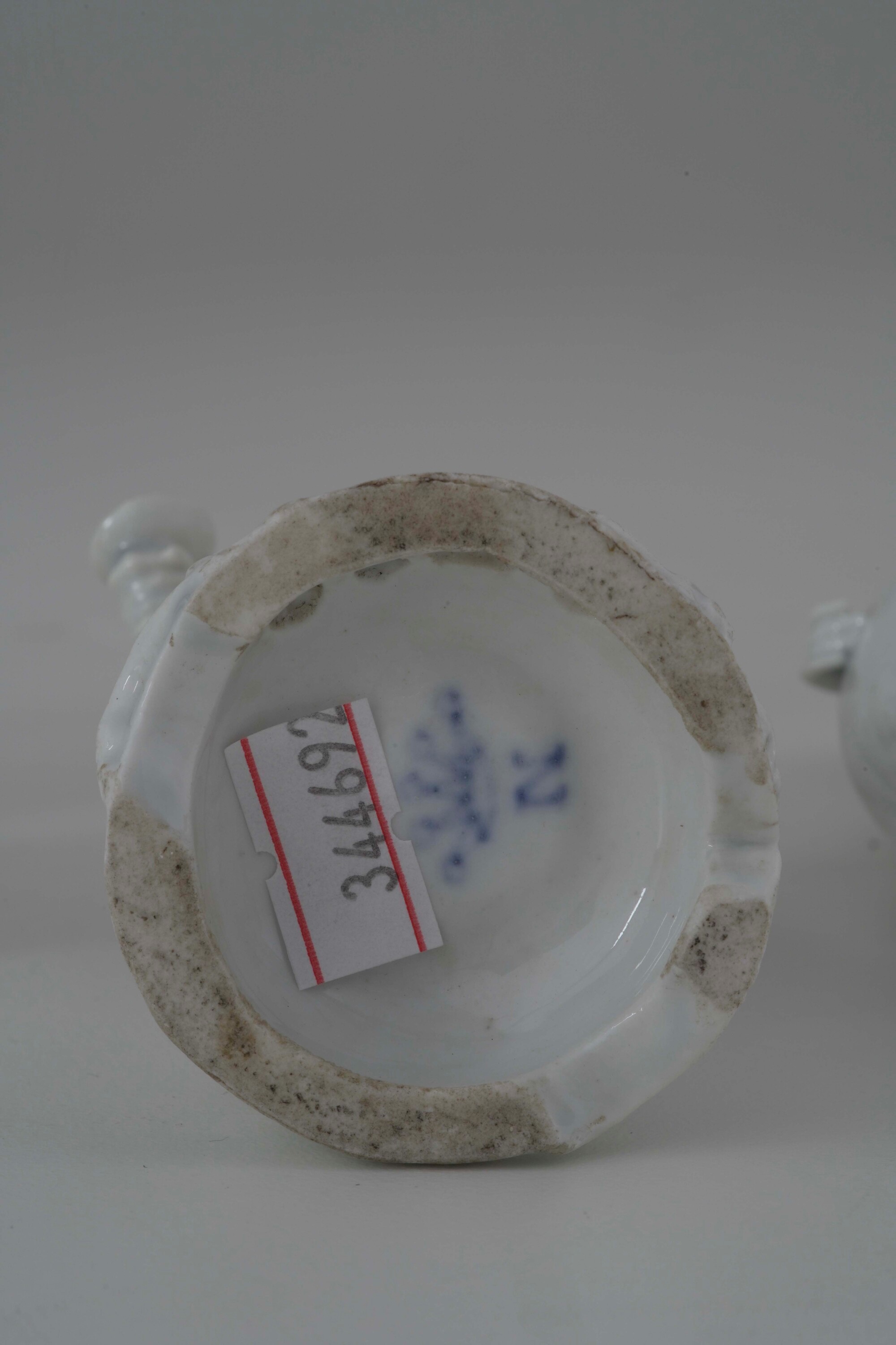 Lotto Composto da 9 Figurine in Ceramica Bianca