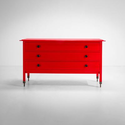 Mobile contenitore a cassetti in legno laccato con dettagli in ottone