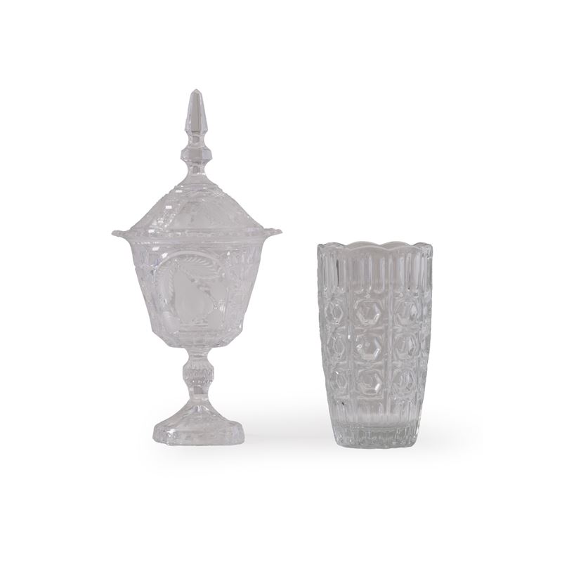 Una biscottiera e un vaso. Boemia, XX secolo.  - Asta Maioliche, Porcellane e Vetri - Cambi Casa d'Aste