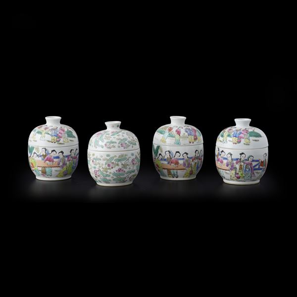 Lotto composto da quattro contenitori in porcellana Famiglia Rosa raffiguranti scena di vita comune con decori a motivi floreali, Cina, XX secolo