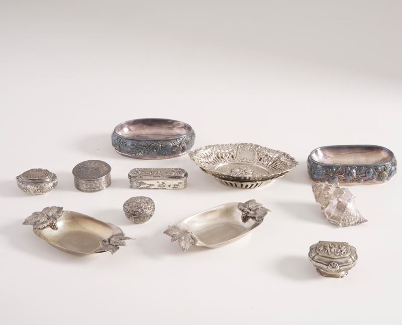 Lotto di oggettini in argento e metallo argentato  - Auction Antiques - Cambi Casa d'Aste