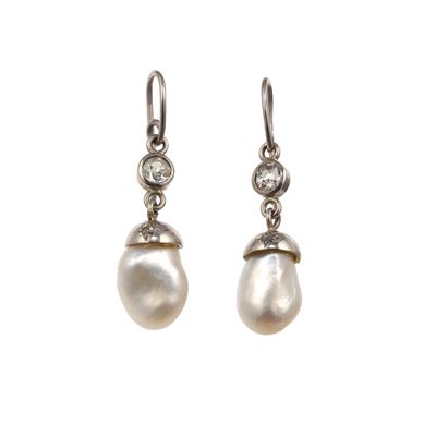 Orecchini in oro bianco 750/1000 con perle e diamanti