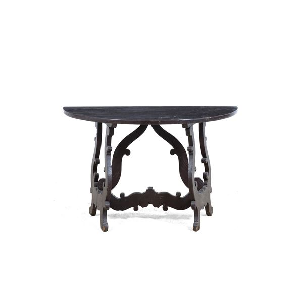 Tavolo a mezza luna. Inizio XVIII secolo