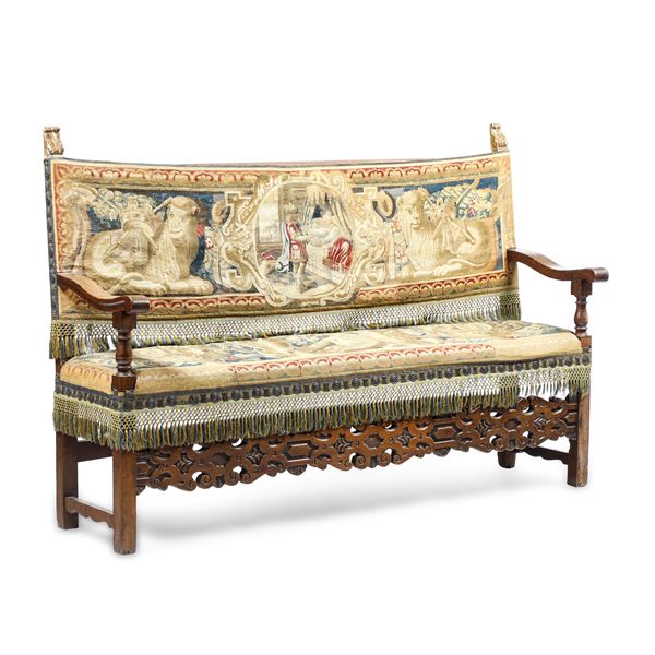 Grande divano in stile seicentesco