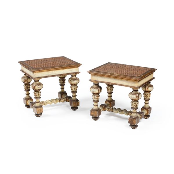 Coppia di panchetti. Elementi antichi