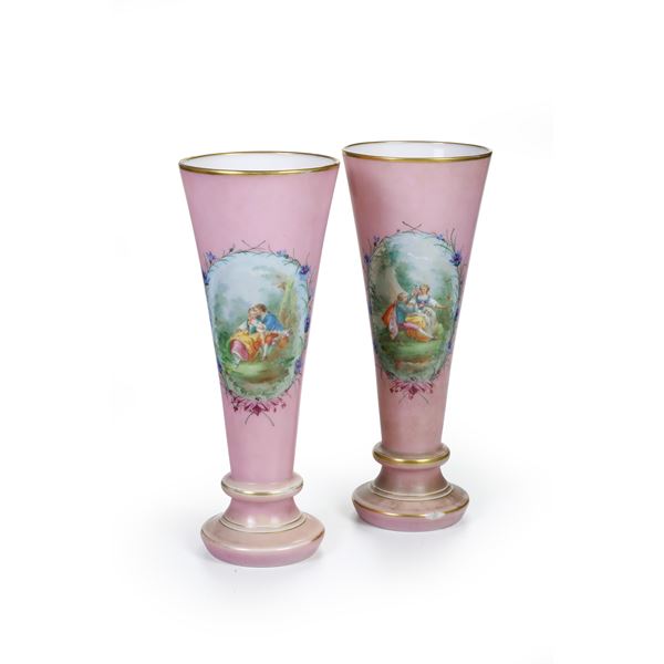 Coppia di vasi a tromba. Francia, seconda metà del XIX secolo.