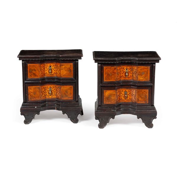 Coppia di comodini in stile seicentesco lombardo