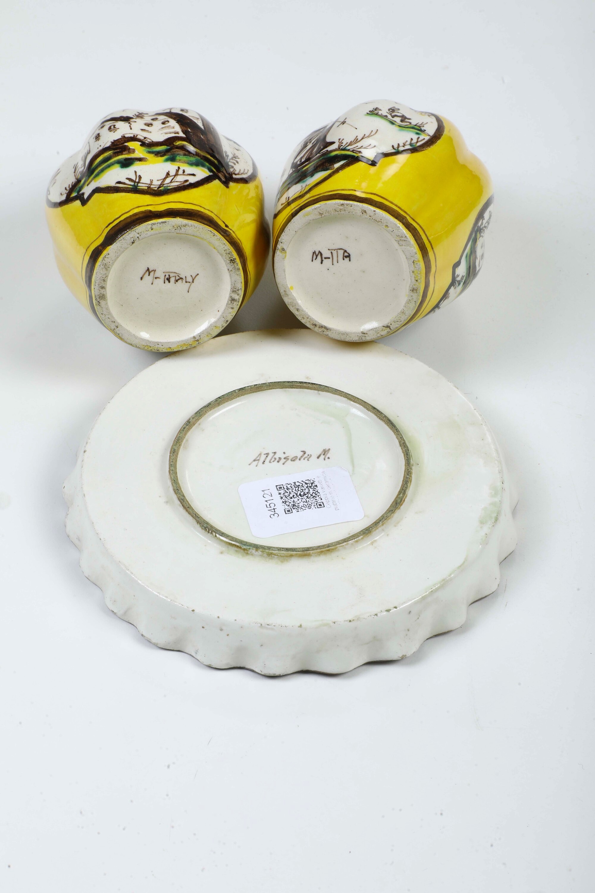 Coppia di Vasetti e Piattino. Albisola, XX Secolo.