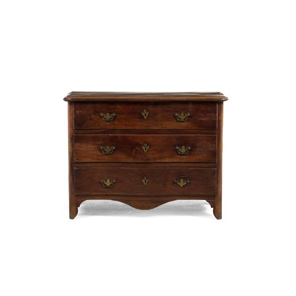 Comò a tre cassetti lastronato. XVIII-XIX secolo