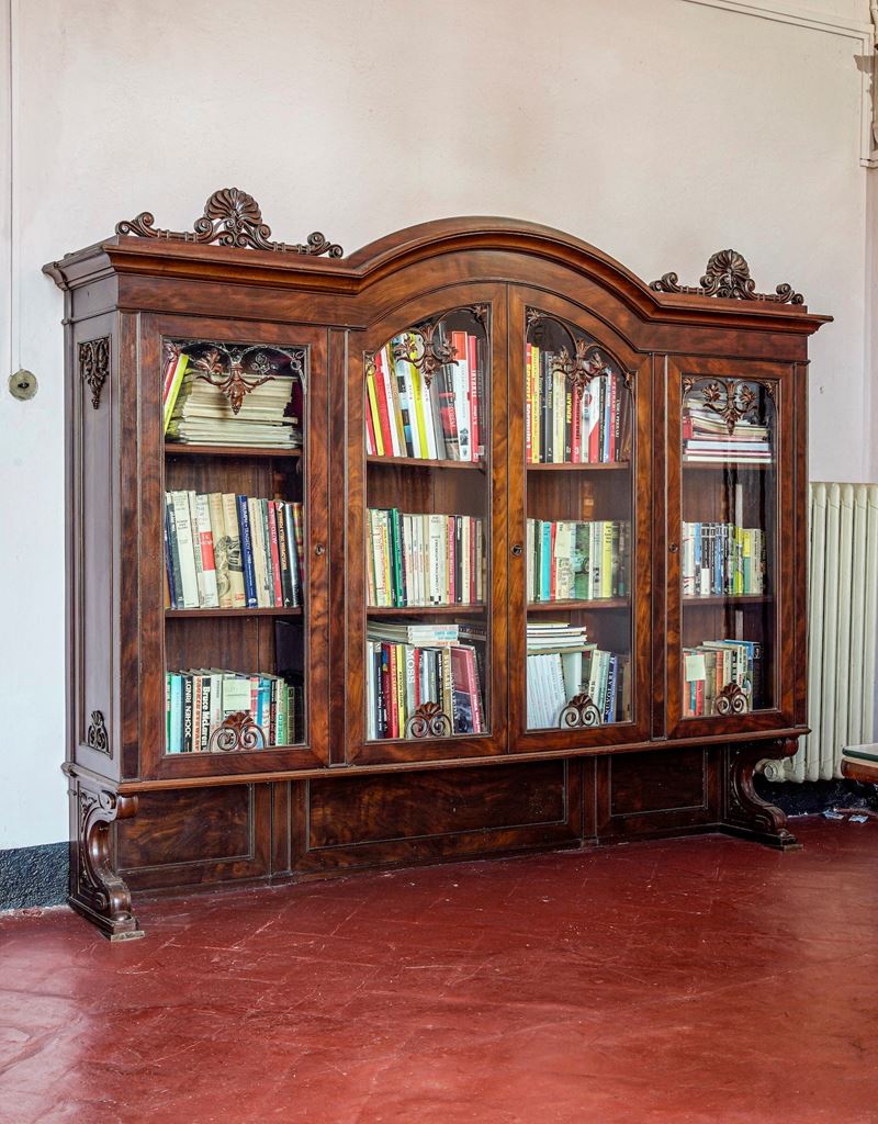 Coppia di vetrine in legno intagliato a quattro ante. XIX-XX secolo  - Asta Dimore Italiane TIME - Cambi Casa d'Aste