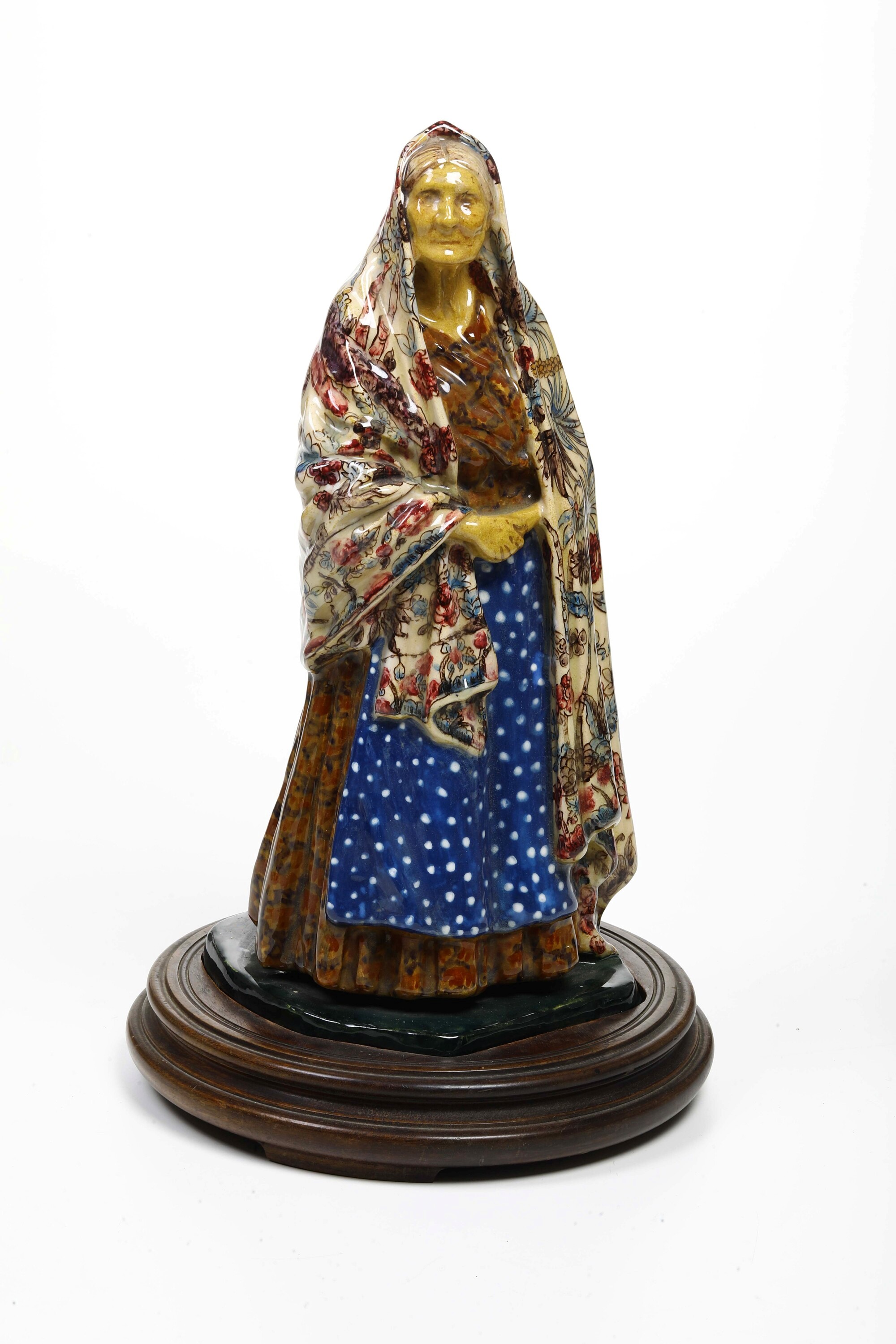 Figurina "vecchia con il Mezzaro". Albisola, Manifattura la Fenice di Manlio Trucco, 1925 Circa.