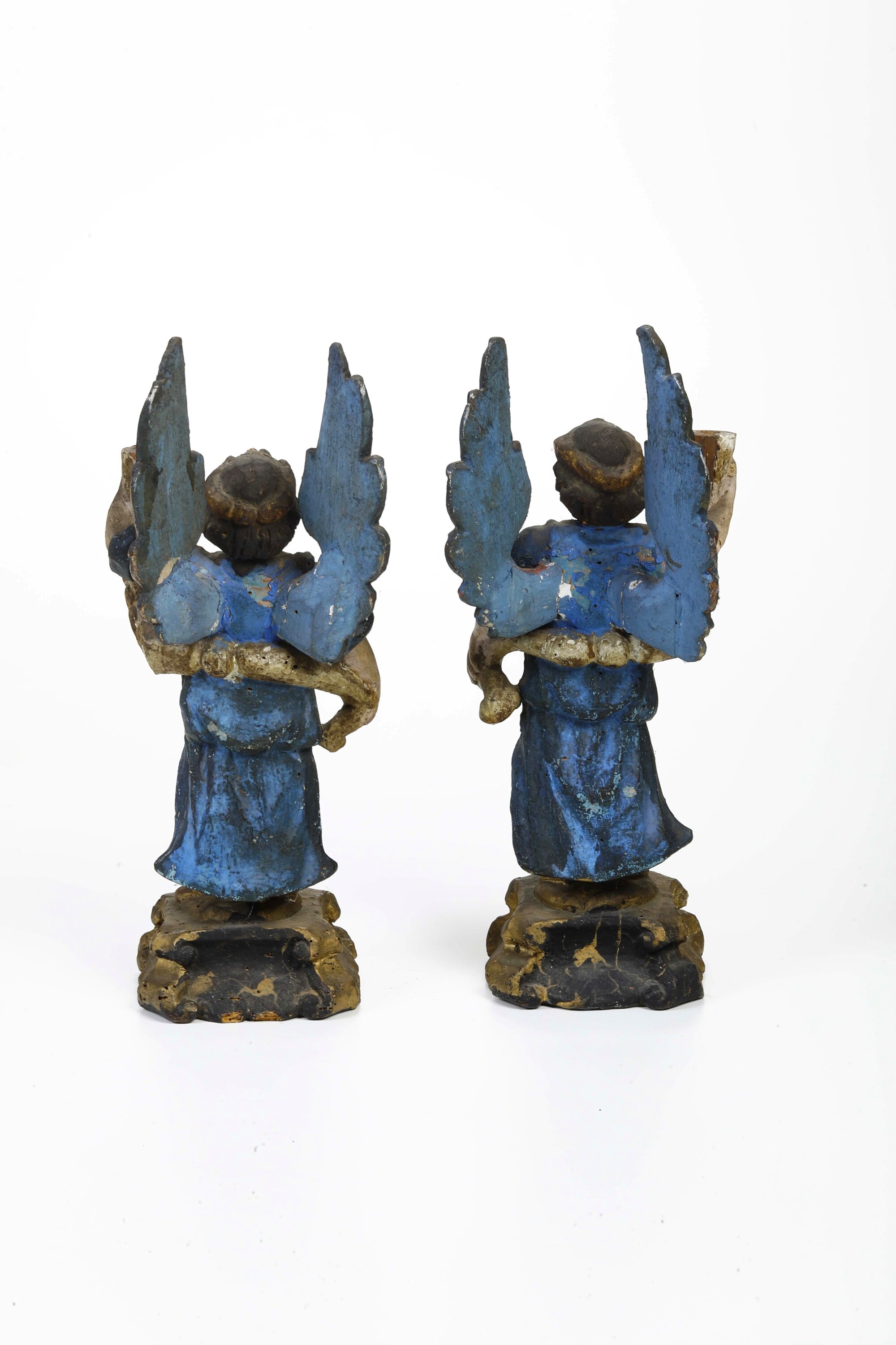 Coppia di Angeli Reggicero in Legno Policromo, XVII Secolo