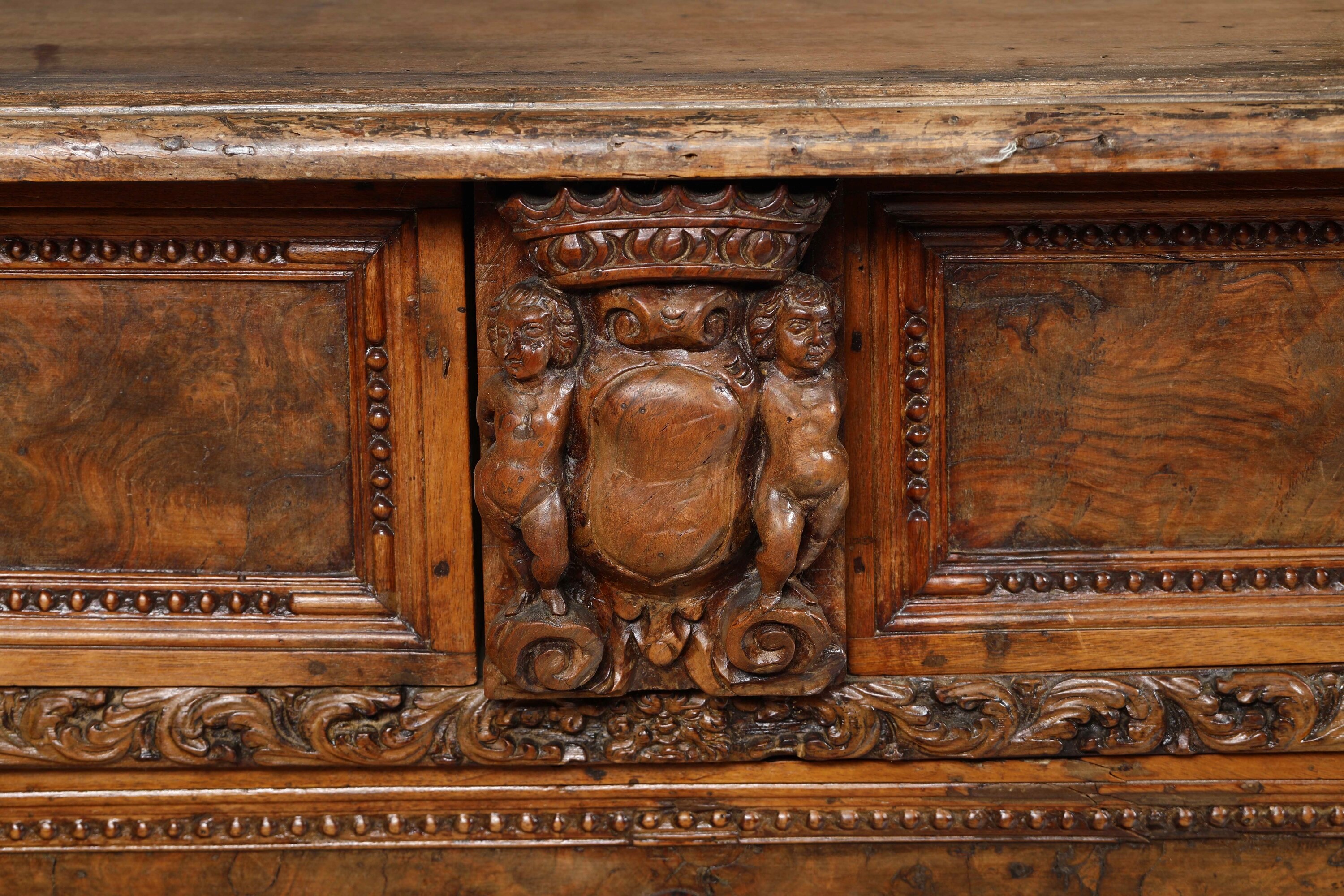 Cassettone a bambocci, Genova, XVII secolo