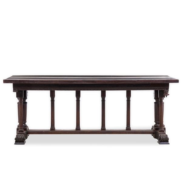 Grande tavolo in stile