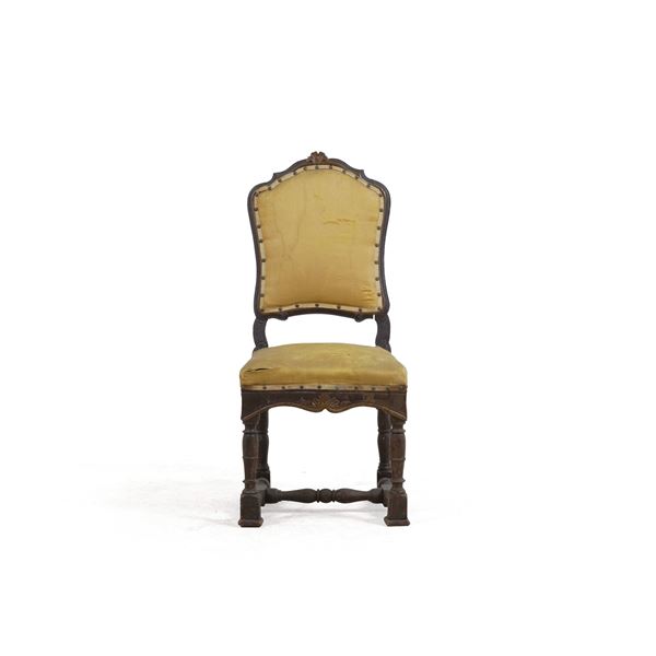 Sedia in legno intagliato