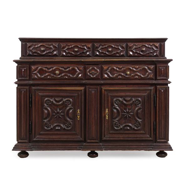 Credenza con alzata. Piemonte, inizio XVIII secolo