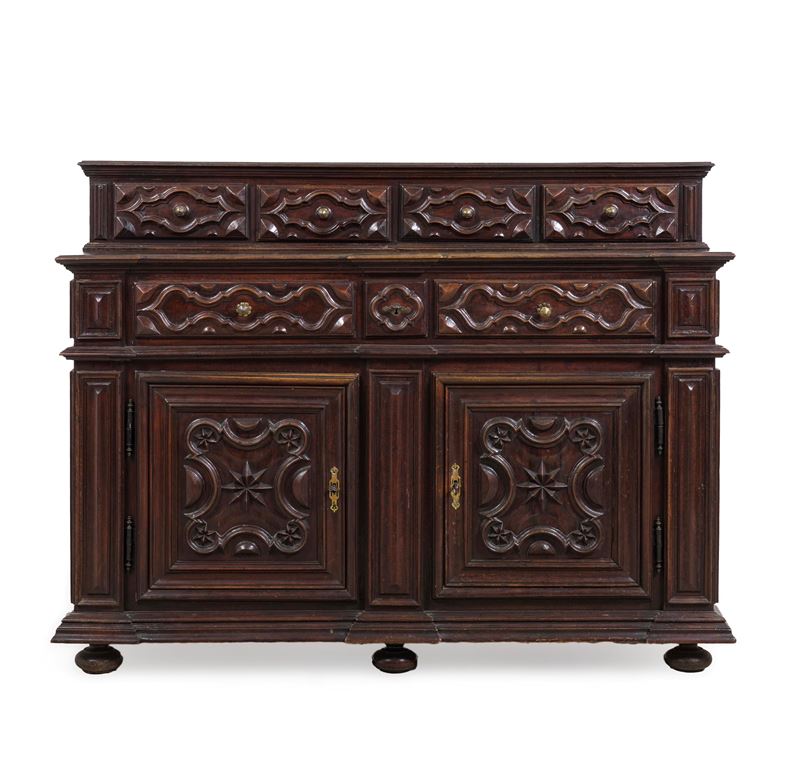 Credenza con alzata. Piemonte, inizio XVIII secolo  - Auction Italian Mansions - Cambi Casa d'Aste