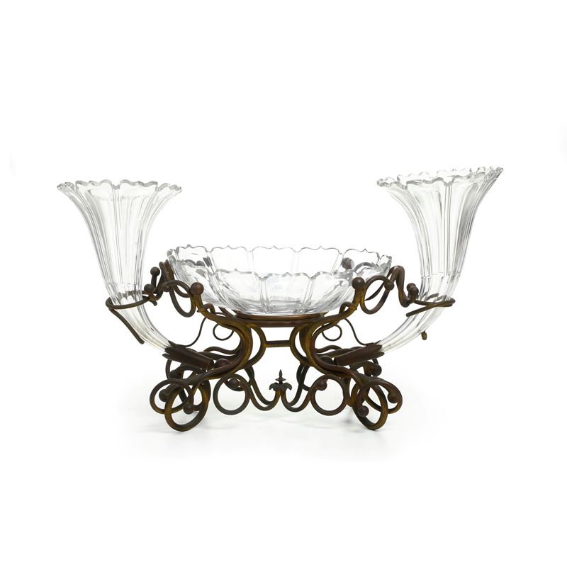 Centrotavola in metallo con vasi portafiori in cristallo, Francia, XIX secolo  - Auction Italian Mansions - Cambi Casa d'Aste