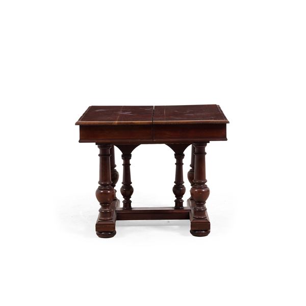 Tavolo da pranzo allungabile. XIX-XX secolo