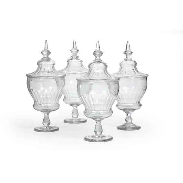 Quattro vasi con coperchio, 1900 circa.