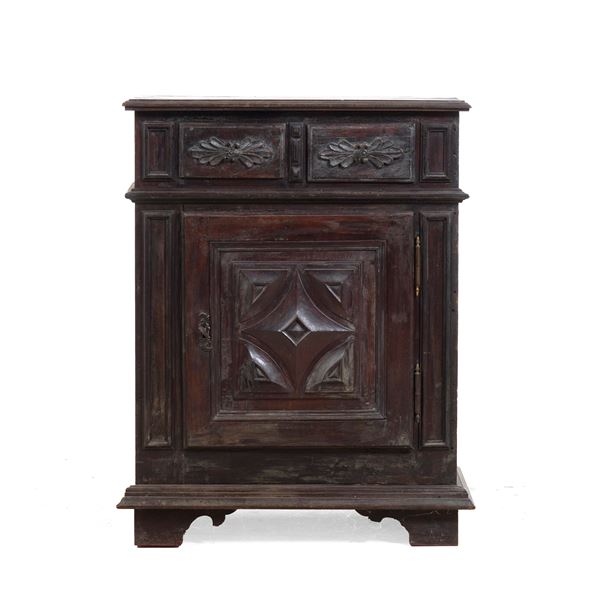 Antico credenzino piemontese