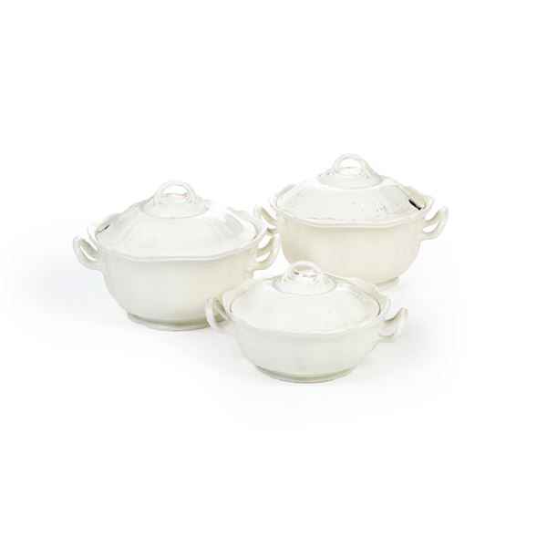 Tre zuppiere.  Inghilterra, Manifattura Wedgwood, XX secolo.