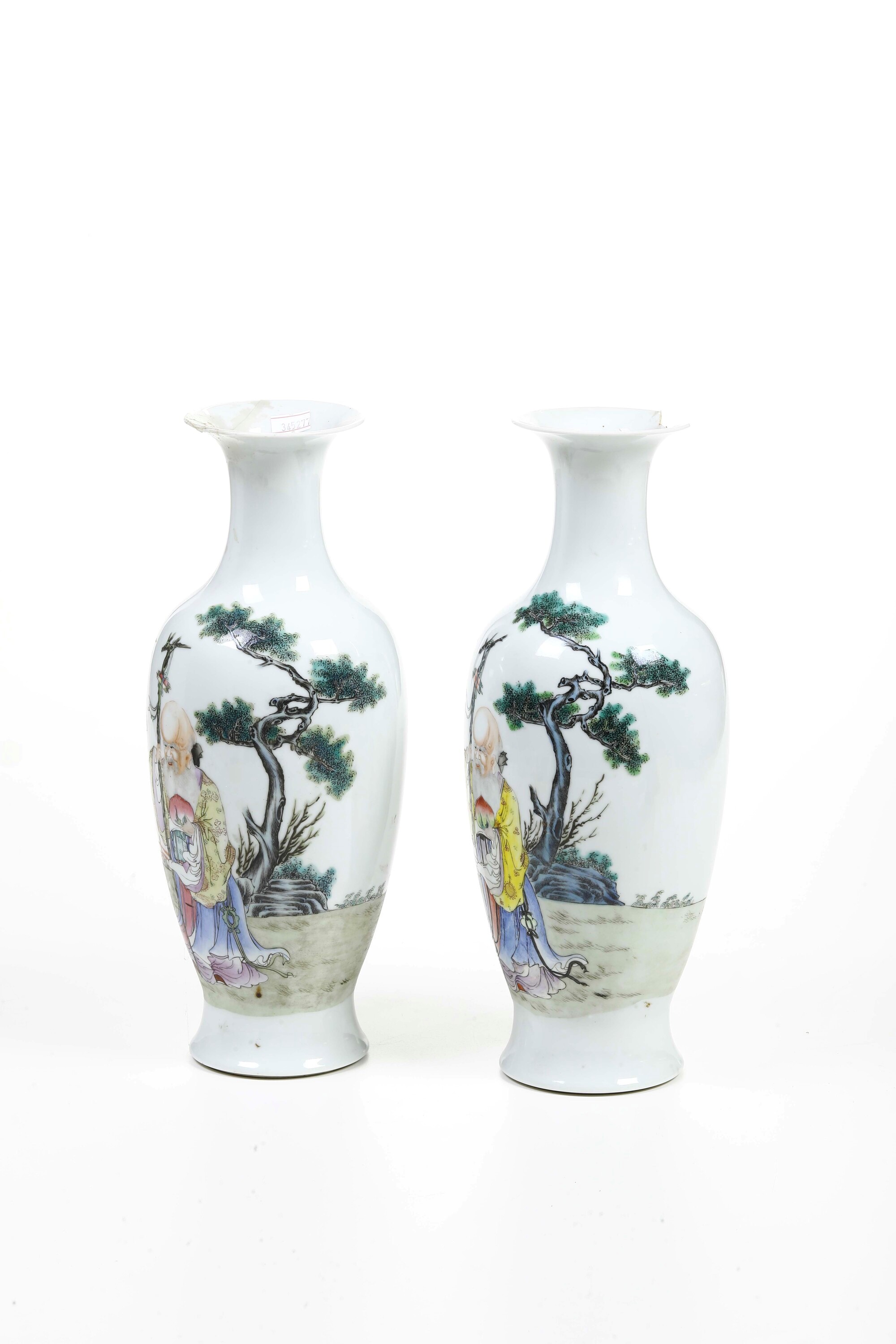 Coppia di Vasi in Porcellana Raffiguranti Scena di Vita Comune con Personaggi, Cina, XX Secolo