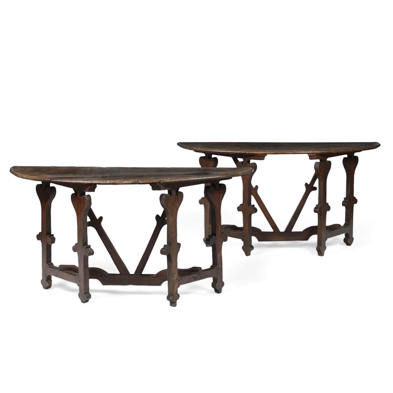 Coppia di mezzi tavoli in noce  - Auction Italian Mansions - Cambi Casa d'Aste